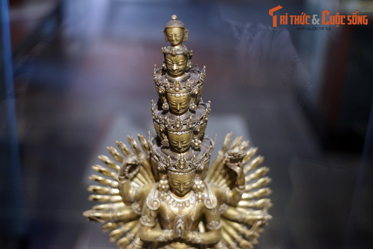 Do đặc trưng ấy, nghệ thuật Phật giáo Tây Tạng nói chung và tượng Phật Tây Tạng nói riêng phát triển dưới những ảnh hưởng của các phong cách nghệ thuật Ấn Độ, Nepal, Kashmir và Trung Hoa cổ.