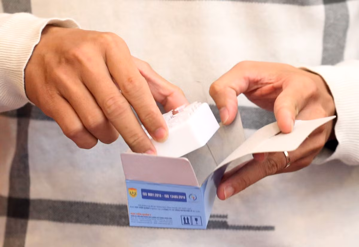 Theo thông tin từ Bộ KH&amp;CN, bộ kit xét nghiệm COVID-19 do Học viện Quân y phối hợp với Công ty cổ phần Công nghệ Việt Á nghiên cứu, sản xuất là sản phẩm của một nhiệm vụ khoa học - công nghệ cấp quốc gia, với tên đầy đủ là "Nghiên cứu chế tạo bộ sinh phẩm RT-PCR và real-time RT-PCR phát hiện chủng virus corona mới 2019 (2019-nCoV)", mã số ĐTĐL.CN.29/20.