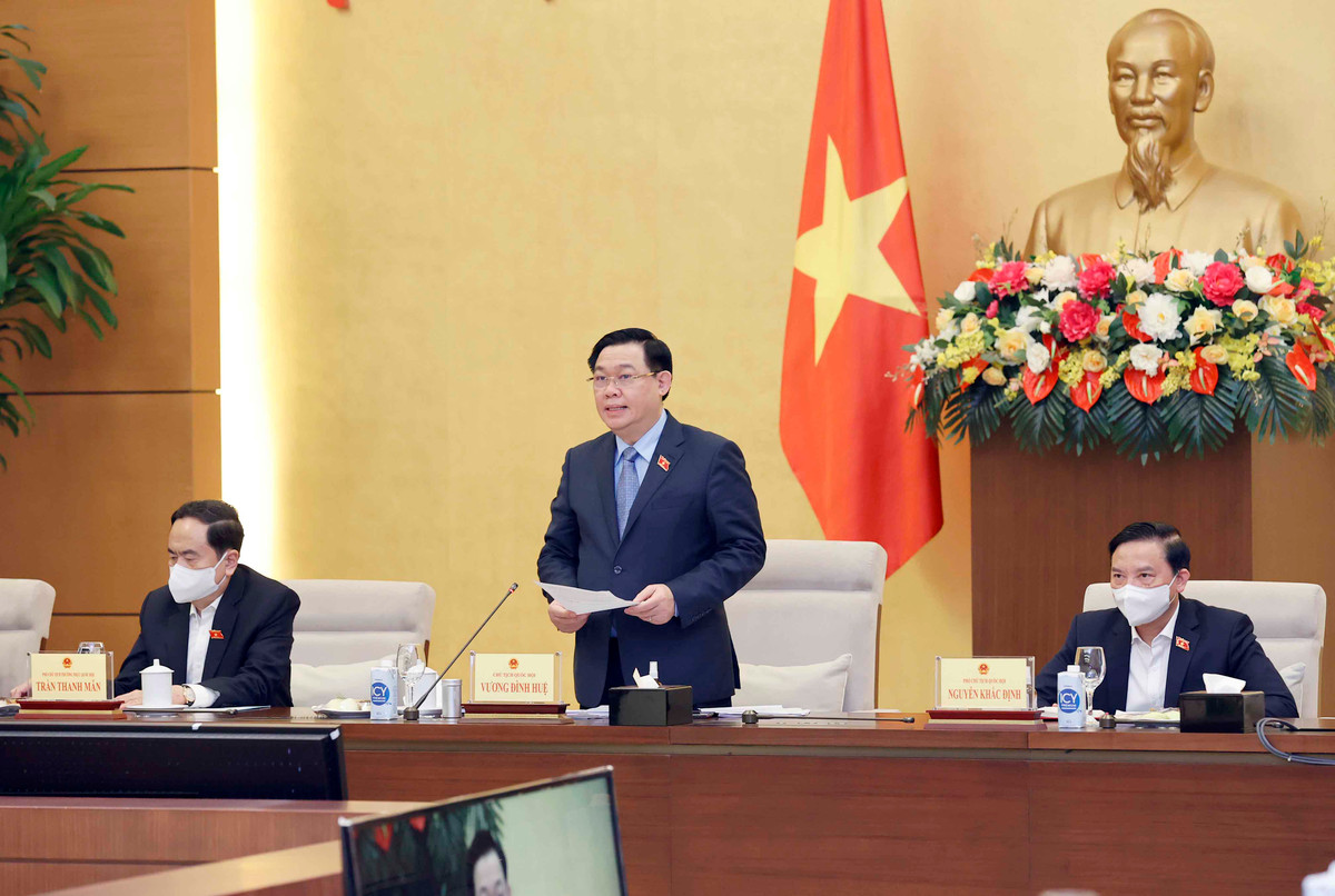 Tu lenh nganh Cong thuong, Tai nguyen Moi truong tra loi chat van gia xang dau, day gia dat