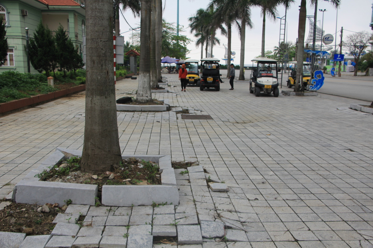 Thiết nghĩ, chính quyền Sầm Sơn cần nhanh chóng tu sửa, chỉnh trang đô thị trước khi Lễ hội khai trương du lịch biển 2022 diễn ra để chào đón du khách một cách văn minh, an toàn.