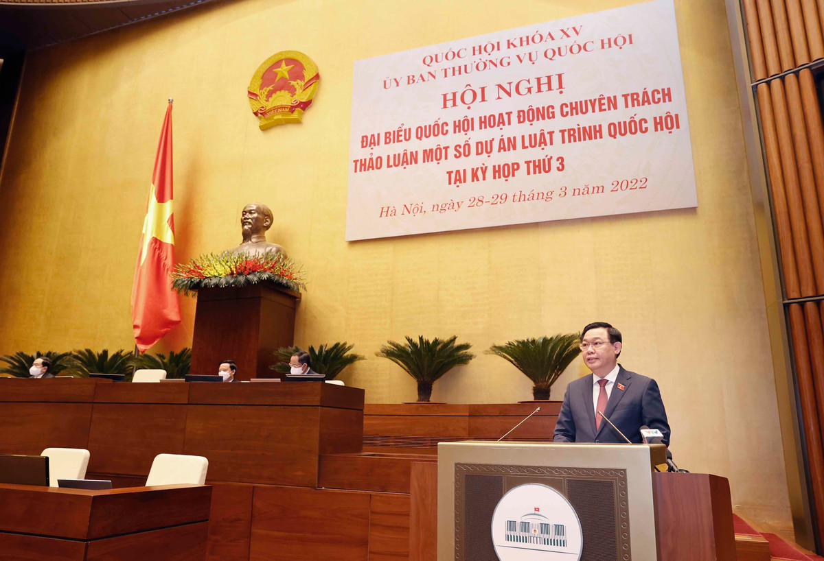 Với tinh thần chuẩn bị kỹ lưỡng, từ sớm, từ xa, Ủy ban Thường vụ Quốc hội đã chỉ đạo các cơ quan chủ trì thẩm tra phối hợp với cơ quan soạn thảo và các cơ quan hữu quan khẩn trương tổng hợp, nghiêm túc giải trình, tiếp thu ý kiến của các ĐBQH. Tổ chức nhiều cuộc khảo sát thực tế, hội thảo, tọa đàm lấy ý của các đối tượng chịu sự tác động trực tiếp, tham vấn ý kiến của các chuyên gia, nhà khoa học, nhà quản lý.