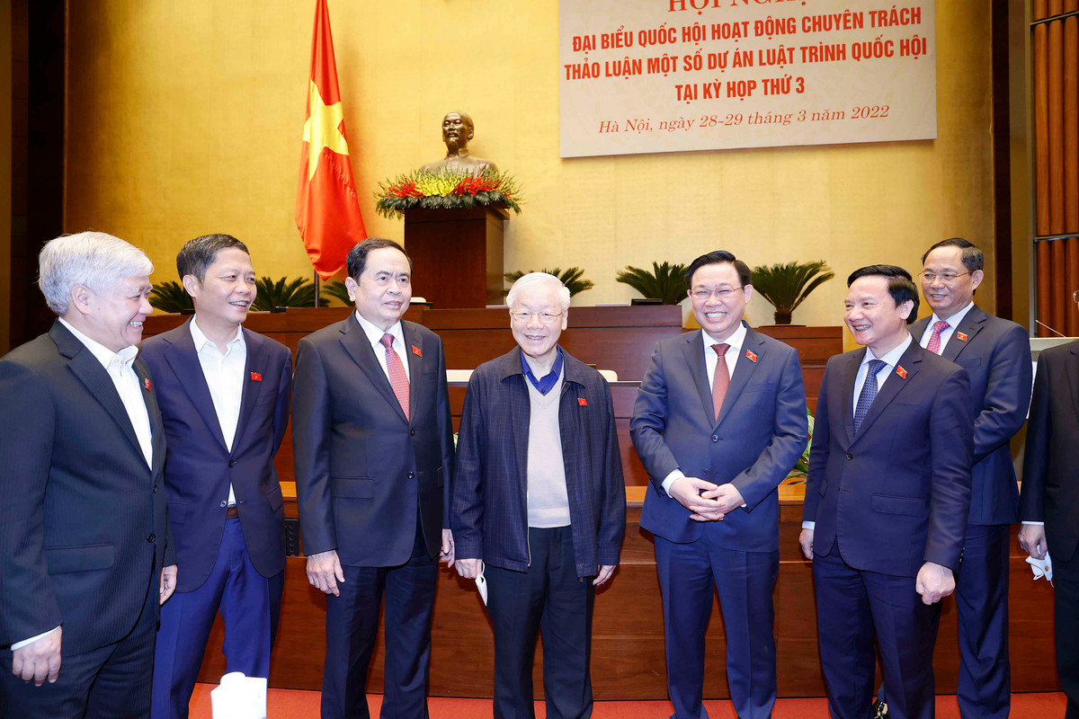 Ủy ban Thường vụ Quốc hội tổ chức hội nghị ĐBQH hoạt động chuyên trách để thảo luận 4 dự án luật trình Quốc hội tại kỳ họp thứ 3. Đó là Luật sửa đổi, bổ sung một số điều của Luật Sở hữu trí tuệ; Luật Thi đua, khen thưởng (sửa đổi); Luật Điện ảnh (sửa đổi); Luật Kinh doanh bảo hiểm (sửa đổi). Hội nghị được tổ chức theo hình thức trực tiếp kết hợp trực tuyến.