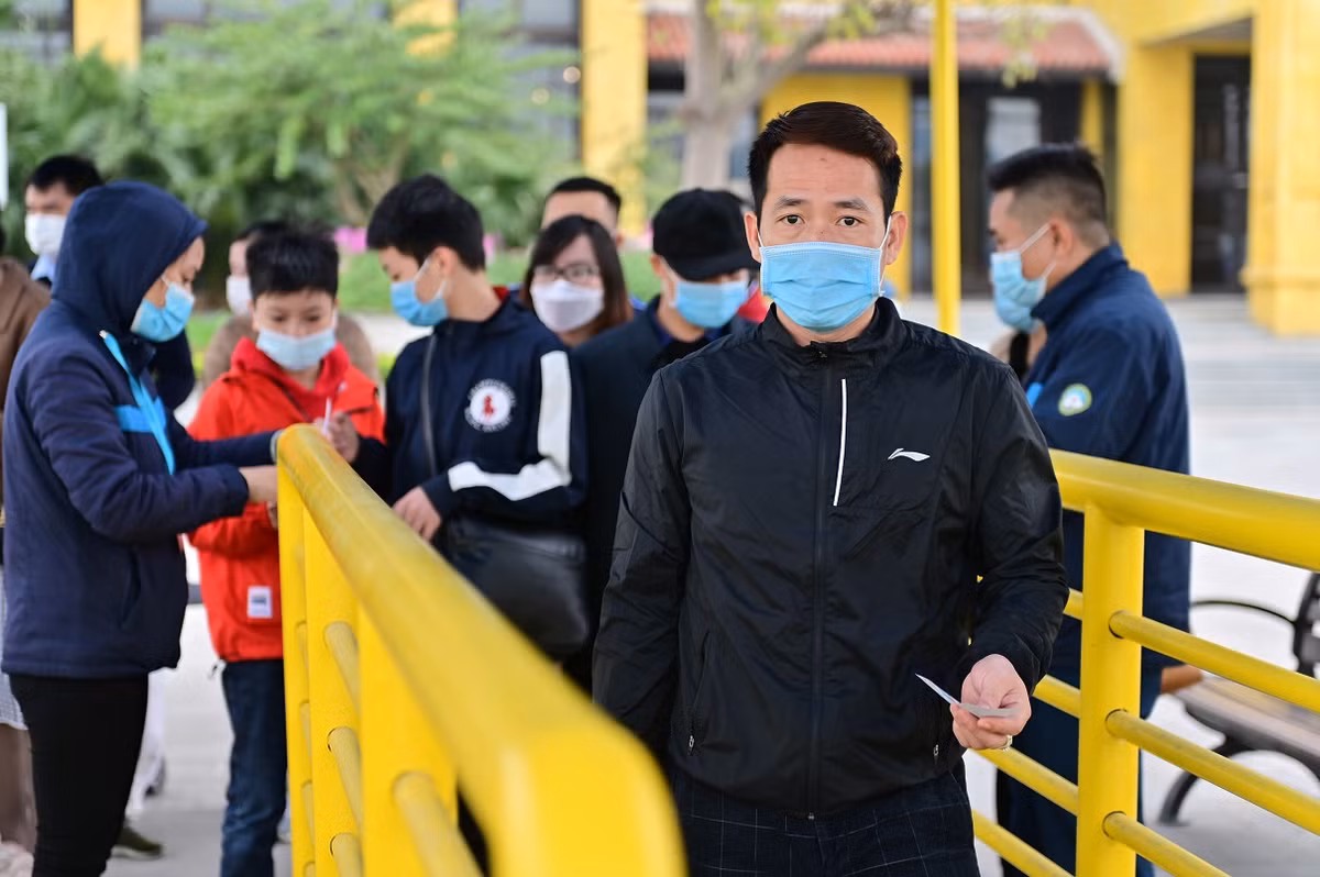 Cảnh tượng không thể tin nổi ở thiên đường du lịch Hạ Long - Hình 9 Canh tuong khong the tin noi o thien duong du lich Ha Long-Hinh-9