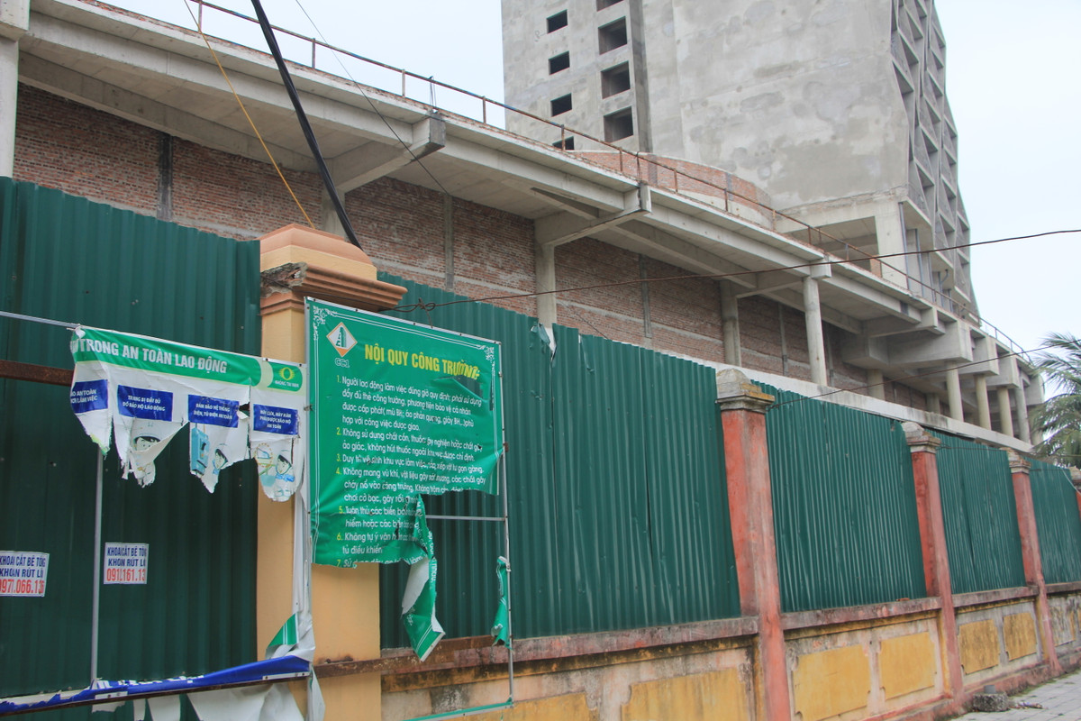 Về phía đối tác của LĐLĐ Thanh Hóa, công ty Lam Sơn sẽ góp vốn bằng tiền mặt số tiền 163,2 tỉ đồng, chiếm 68% vốn điều lệ và nắm quyền kiểm soát dự án, với tư cách là “cổ đông kiểm soát” theo luật doanh nghiệp.