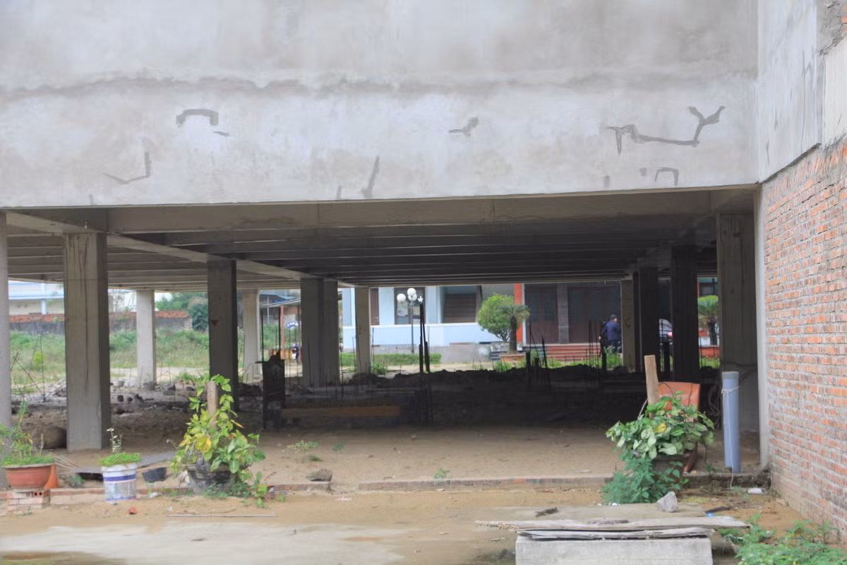 Theo thỏa thuận hai bên và căn cứ luật doanh nghiệp, sau khi dự án hoàn thành đi vào kinh doanh, công ty Lam Sơn sẽ là đơn vị nắm quyền kiểm soát và trực tiếp quản lý, điều hành kinh doanh. Về phía LĐLĐ Thanh Hóa, với tư cách là thành viên góp vốn, sẽ được bố trí các nhân sự trước đây đã công tác ở khách sạn công đoàn Sầm Sơn cũ.