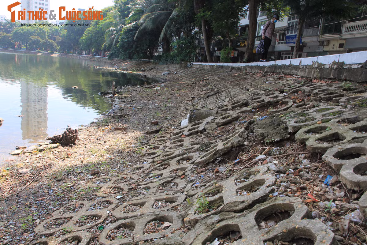 Ke ho Truc Bach xuong cap, vi sao van chua duy tu?