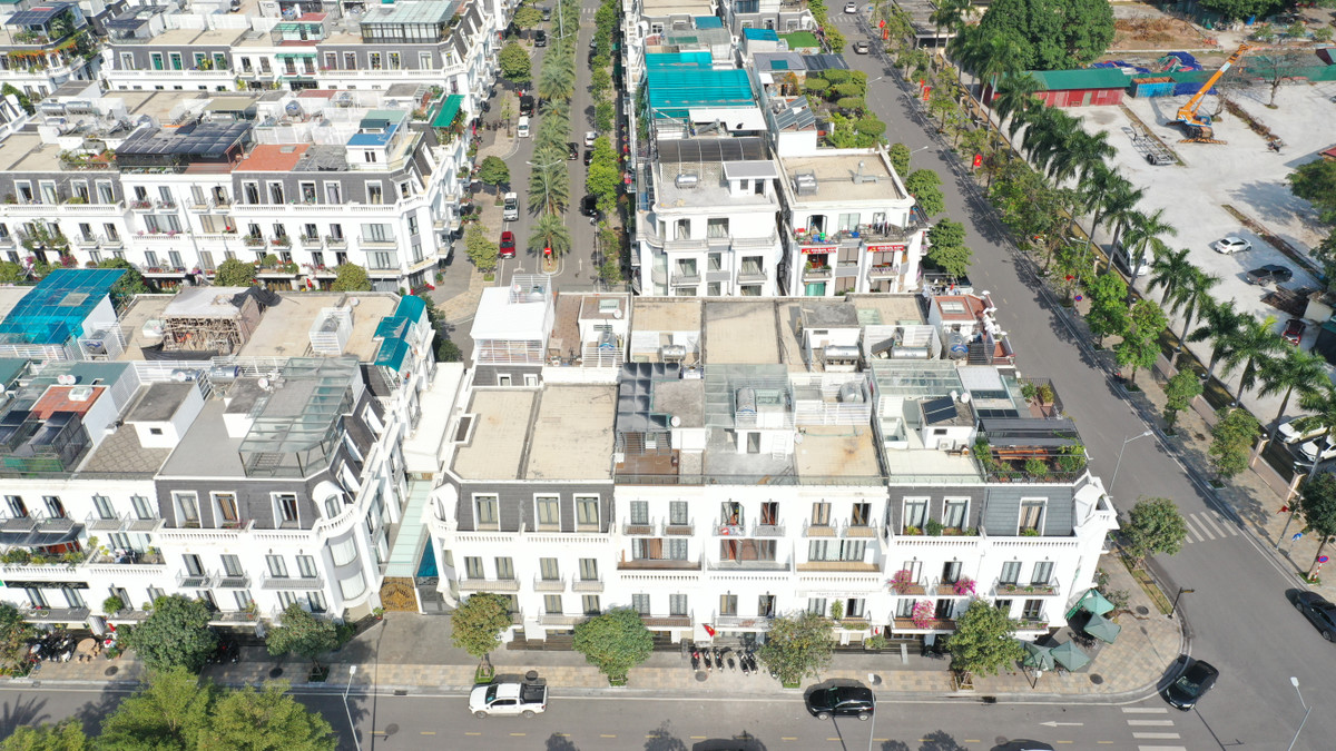 Các công trình cơi nới trên nóc nhà có thể tác động đến lối thoát hiểm khi xảy ra sự cố và cản trở công tác cứu hộ.