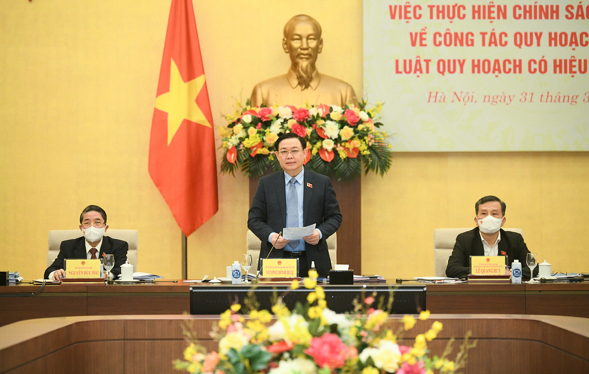 Chu tich Quoc hoi Vuong Dinh Hue: “Muon nghe y kien cua cac nha khoa hoc VUSTA ve Luat Quy hoach”