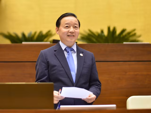 Bo truong Bo TNMT noi gi ve “thoi gia”, “quan xanh – quan do” dau gia dat?