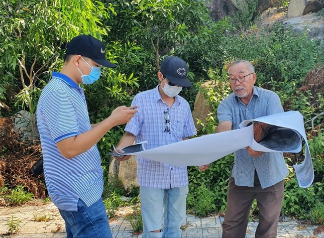  Chủ tịch Khánh Hoà bị dân kiện vì từ chối cung cấp thông tin: Ông Nguyễn Văn Bình (TP. Nha Trang, Khánh Hòa) đã kiện chủ tịch UBND tỉnh Khánh Hòa vì từ chối cung cấp thông tin liên quan đến dự án Khu du lịch và giải trí sông Lô (còn gọi là dự án sông Lô). Tuy nhiên, TAND tỉnh Khánh Hòa đã quyết định hoãn phiên xét xử vụ việc.