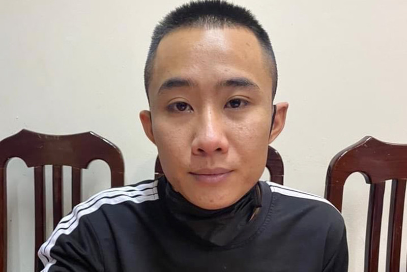  Bắt đối tượng truy nã nguy hiểm từ Vĩnh Long trốn ra Hà Nội: CSĐT Công an TP Hà Nội đã tổ chức xác minh, truy bắt đối tượng truy nã nguy hiểm Nguyễn Tiến Biên (SN 1997; ở xã Hùng Việt, huyện Cẩm Khê, tỉnh Phú Thọ). Theo tài liệu điều tra, ngày 24/8/2020, Nguyễn Tiến Biên cùng các đối tượng khác đã có hành vi dùng dao, gậy đánh nhau với một nhóm thanh niên tại TP Vĩnh Long rồi bỏ trốn.