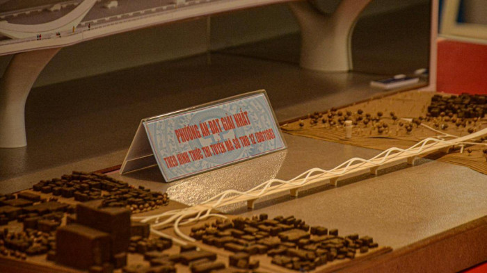 Trong ảnh phương án đạt giảu Nhất được trưng bày và có mã số để người dân lựa chọn.