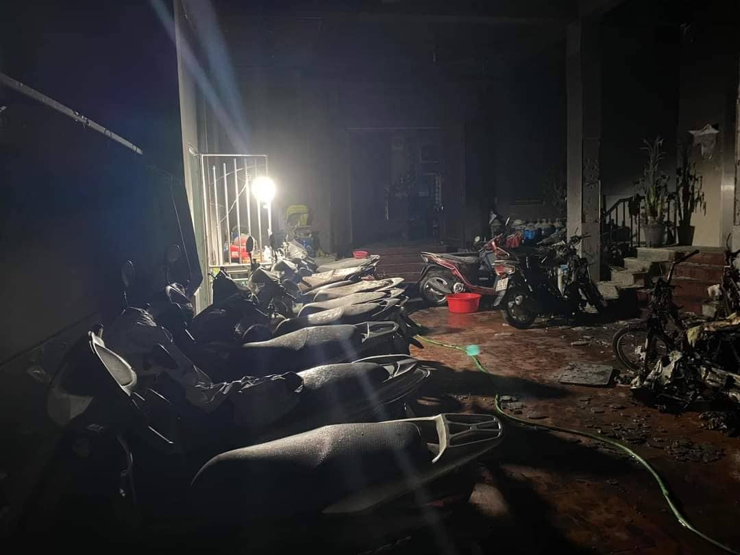 Khu vực cháy tại nơi để xe ở tầng 1 thuộc nhà 5 tầng, 1 tum, kết cấu bê tông, cốt thép, diện tích mặt sàn khoảng 170 m2.