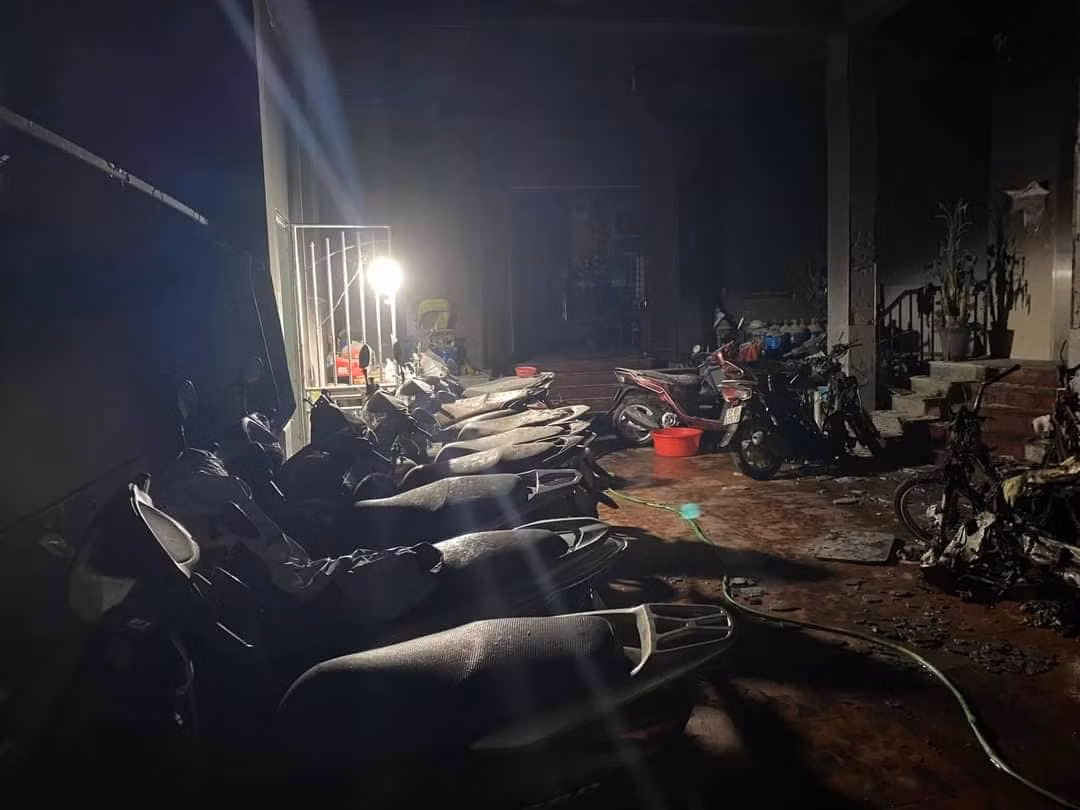 Khu vực cháy tại nơi để xe ở tầng 1 thuộc nhà 5 tầng, 1 tum, kết cấu bê tông, cốt thép, diện tích mặt sàn khoảng 170 m2.