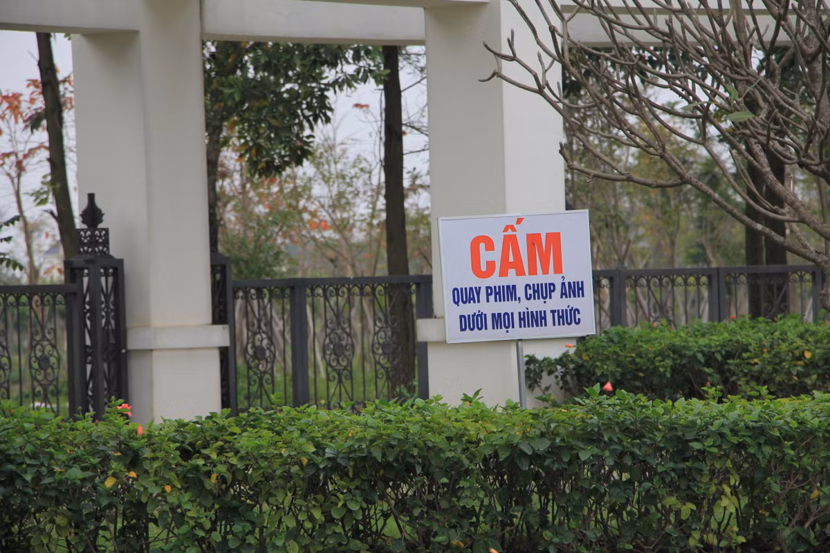 Chính động thái này của Công ty CP Tập đoàn An Lạc đã khiến dư luận và các khách hàng hoài nghi về tính thực tế, thiếu sự minh bạch, thiếu hồ sơ pháp lý của dự án khu đô thị An Lạc Green Symphony cũng như chất lượng công trình.