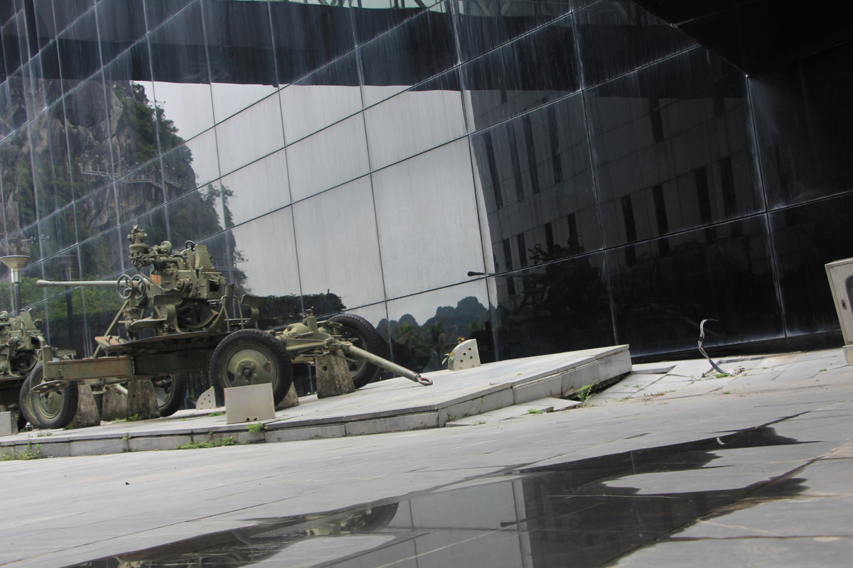 Tình trạng sụt lún, đứt gãy, đọng nước đã xuất hiện nhiều năm nay ở công trình nhưng không được xử lý.