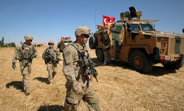 Bất chấp bị Mỹ và châu Âu đe dọa cũng như áp dụng các biện pháp trừng phạt, quân đội Thổ Nhĩ Kỳ vẫn quyết tâm sử dụng chiến dịch quân sự để giải quyết "gai trong mắt".