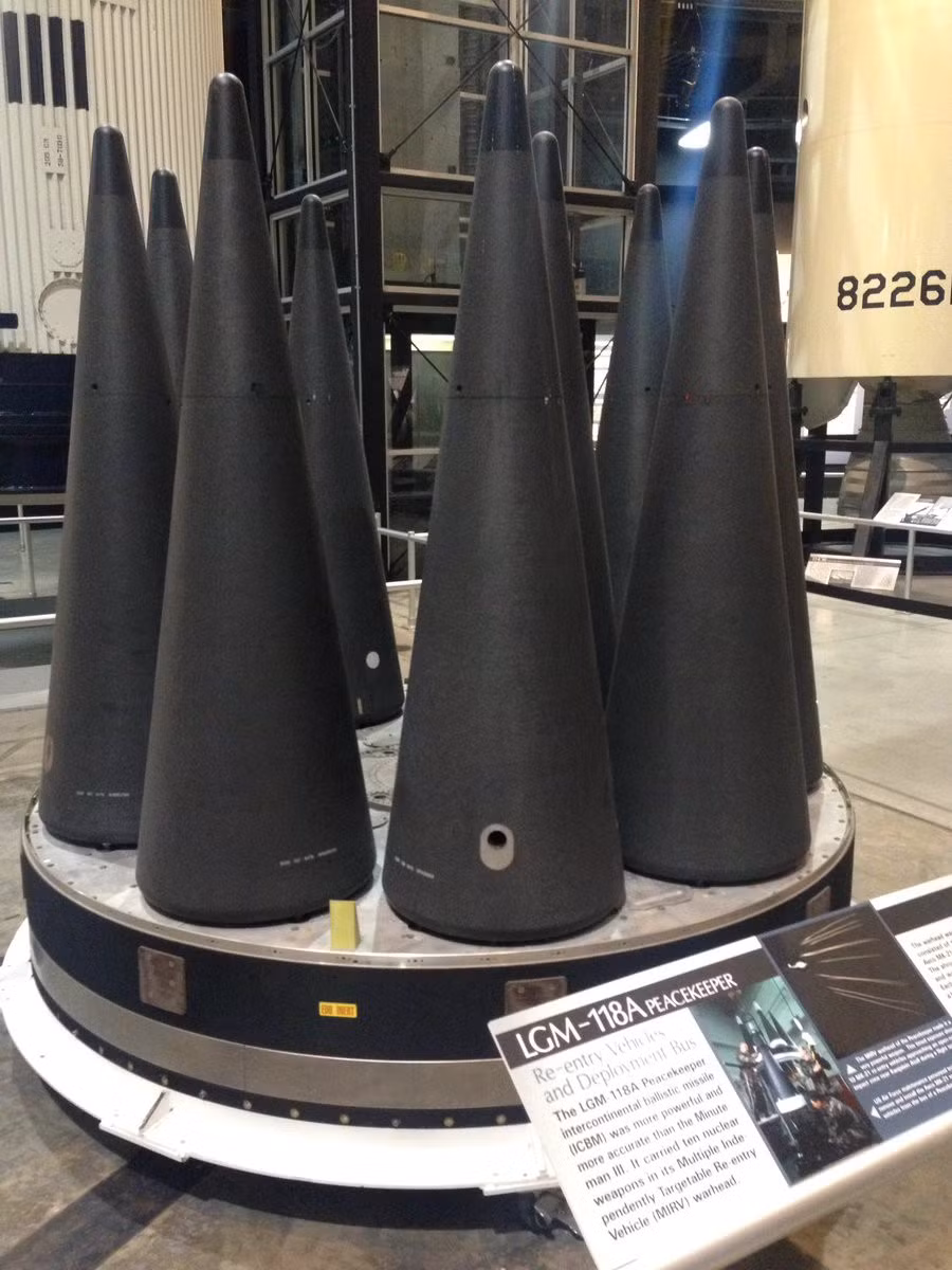 Vòng tròn sai số của đầu đạn W87 trang bị cho ICBM LGM-118A Peacekeeper chỉ vào khoảng 120 m, ít hơn rất nhiều so với RT-23, khiến cho việc đương lượng nổ nhỏ hơn không phải là yếu tố đáng ngại.