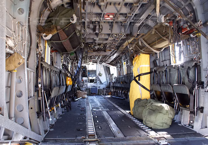 Trực thăng CH-53E có thể chuyên chở 55 người hoặc tải được 13.610 kg hàng hóa, ngoài ra nó còn có thể chở thêm 16.330 kg hàng hóa treo bên ngoài thân máy bay. Ảnh: Jetphotos.