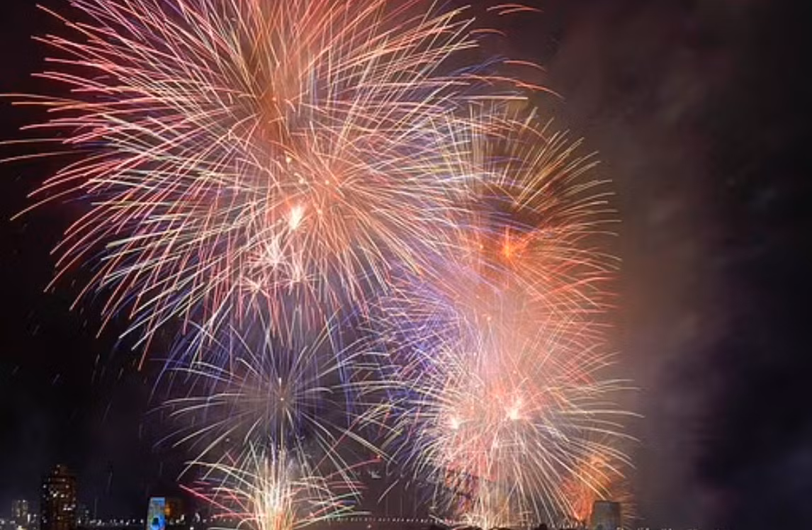 Uc chao don nam 2024 voi man ban phao hoa hoanh trang-Hinh-3