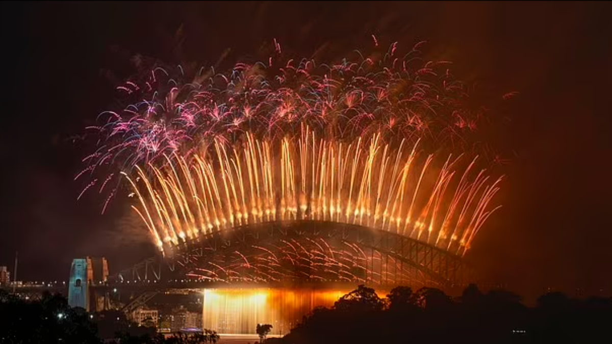 Uc chao don nam 2024 voi man ban phao hoa hoanh trang-Hinh-2