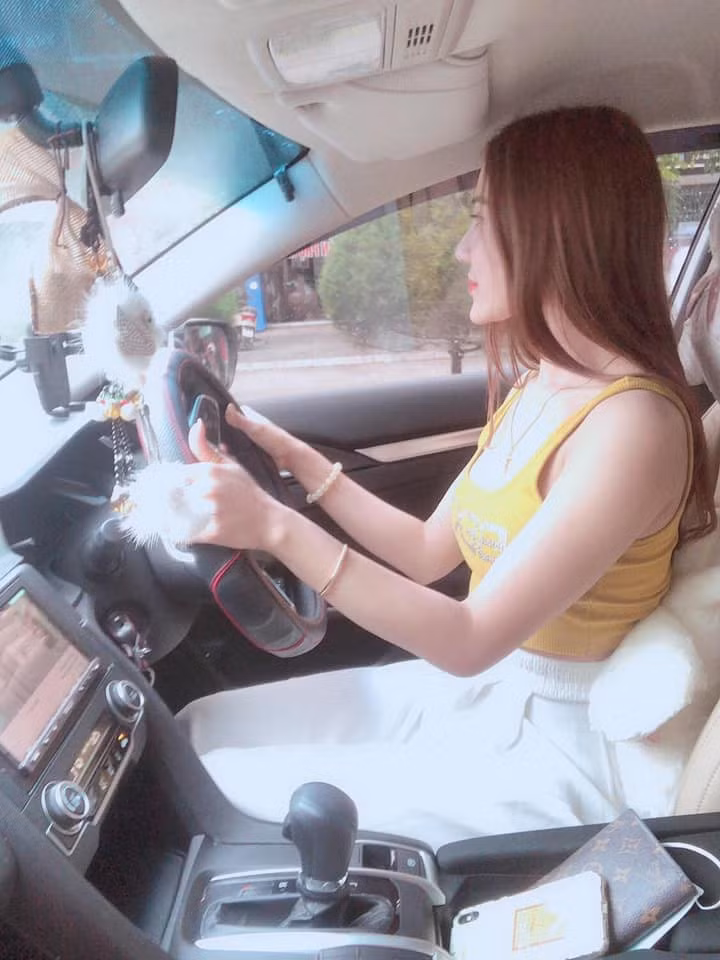 Ninh đồng ý và bảo C. chuyển tiền đặt cọc trước 10.000.000 đồng, người đàn ông này đã chuyển số tiền trên vào tài khoản của Ninh.