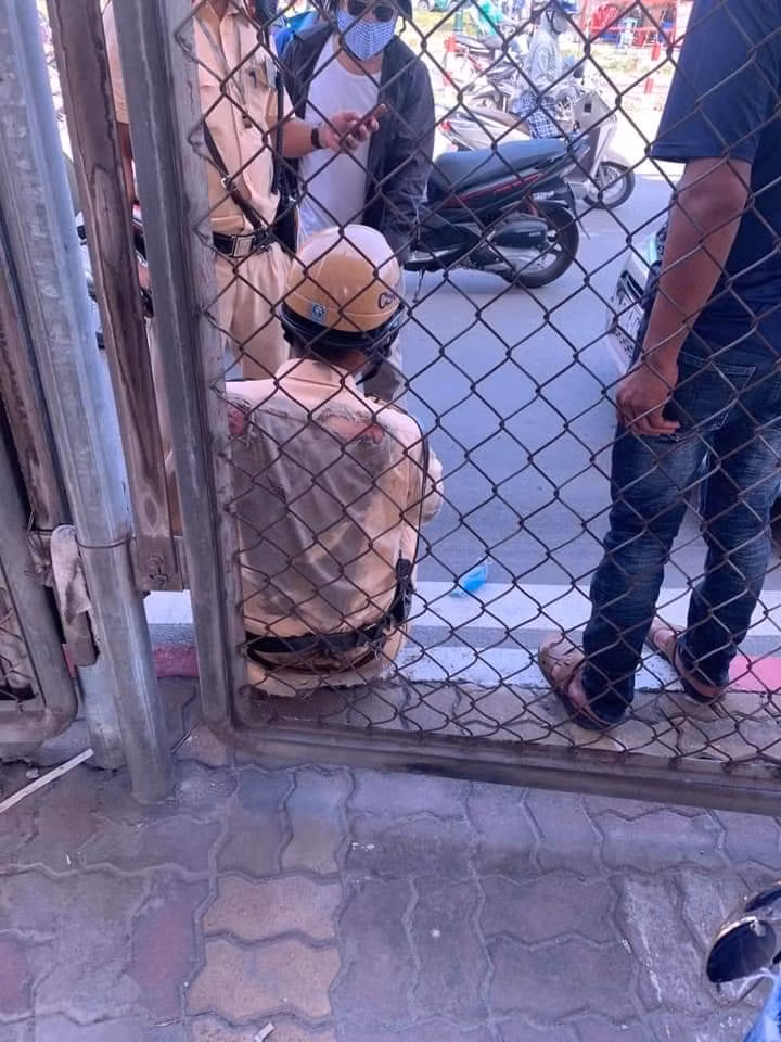 Vụ CSGT bị ô tô kéo lê khoảng 27 mét đang được cơ quan chức năng điều tra, làm rõ. 