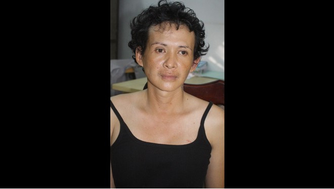 Ngày 7/7, Công an quận Cẩm Lệ, TP Đà Nẵng cho biết đã khởi tố Võ Minh Tuấn (33 tuổi, ngụ phường 6, quận 4, TP HCM) vừa ra tù, chuyên giả gái trộm cắp tài sản. Theo điều tra, Tuấn ngụ TP HCM, mưu sinh nghề hát lô tô, biểu diễn ở hội chợ. Tuy nhiên, ngoài nghề chính, Tuấn còn có “nghề phụ” là trộm cắp và bị tòa án tại TP HCM tuyên phạt 9 tháng tù tội trộm cắp tài sản, ra tù đầu năm 2020.