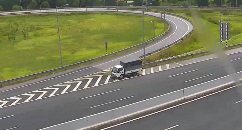 Phat 17 trieu dong vi di lui tren cao toc Ha Noi - Hai Phong