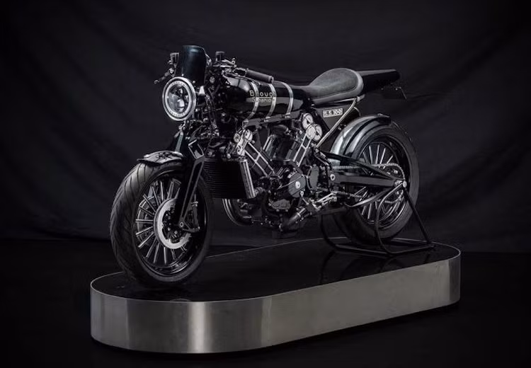 Vốn là sự "hồi sinh" của chiếc Brough Superior SS100 từ thập niên 1920, SS100 thế hệ mới là sản phẩm hợp tác giữa nhà thiết kế Thierry Henriette và nhóm Boxer Design với mục đích duy trì phong cách cổ điển đặc trưng của Brough Superior kết hợp với công nghệ hiện đại nhất hiện nay. Hiện tại, chiếc xe đã bắt đầu được sản xuất thủ công tại một nhà xưởng ở Toulouse, Pháp.