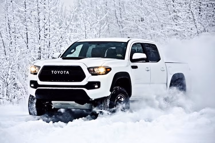 Nằm dưới nắp ca-pô của Tacoma TRD Pro là khối động cơ V6 3.5l nạp khí tự nhiên có công suất tối đa 278 mã lực, kết hợp với hộp số sàn 6 cấp hoặc hộp số tự động 6 cấp.