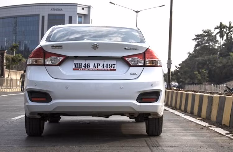 Theo nhiều nguồn tin, Suzuki Ciaz sẽ chính thức "trình làng" khách hàng Việt trong tháng 10 này. Như vậy, nhiều khả năng chiếc xe sẽ được trưng bày và giới thiệu lần đầu tại Triển lãm Vietnam Motor Show 2016 diễn ra từ 5/10 đến 9/10 tại Hà Nội.