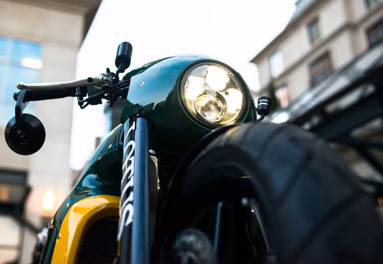 Chiếc Lotus C-01 trong ảnh mới chỉ đi được hơn 3,2 km, và sắp sửa được đưa ra bán đấu giá trong thời gian tới với giá dự đoán từ 370.000 tới 450.000 USD (tương đương 7,13 - 10 tỷ đồng).