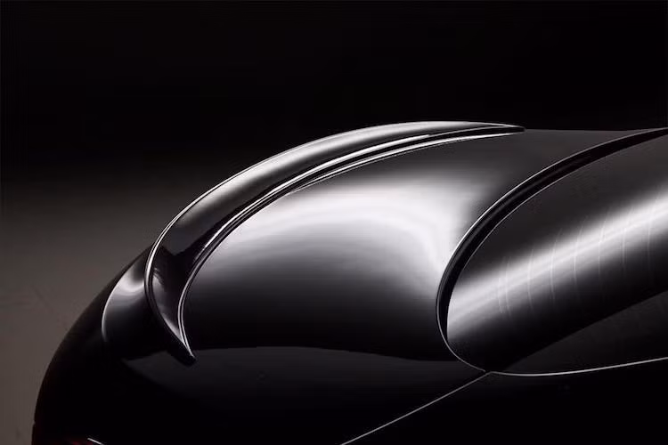 Cuối cùng, cản sau của chiếc xe cũng đã có thêm một cánh đuôi dạng nẹp để cải thiện khả năng khí động học và không làm "phá dáng" mẫu coupe 4 cửa thanh lịch nguyên bản của M6 Gran Coupe.