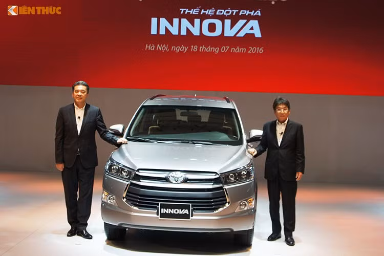 Trái tim của Innova 2016 vẫn là động cơ xăng dung tích 2.0L nhưng được cải tiến, mã Dual VVT-i 1TR-FE, 4 xi-lanh, cho công suất cực đại 139 mã lực tại 5.600 vòng/phút (tăng 3 mã lực so với trước) và mô-men xoắn cực đại đạt 183 Nm tại 4.700 vòng/phút. Innova 2016 được bán ra tại các đại lý Toyota trên toàn quốc từ 18/7, với giá công bố cho bản 2.0E là 793 triệu đồng, Innova 2.0G là 859 triệu đồng và Innova 2.0V là 995 triệu đồng.