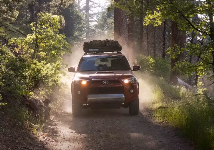 Hiện tại Toyota chưa công bố chính xác loại động cơ được sử dụng trên 4Runner TRD Off-Road và Off-Road Premium. Chiếc xe sẽ chính thức được bán ra tại thị trường Mỹ vào cuối năm nay.