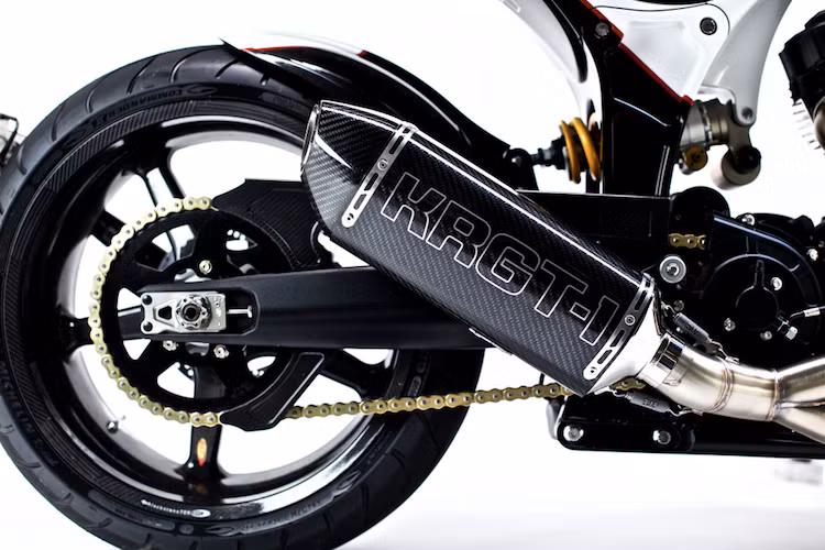 Đối với những bộ phận không thể tự sản xuất được, Keanu cùng Hollinger đã chỉ lựa chọn những nhà cung cấp linh kiện nổi tiếng nhất, chẳng hạn như cặp mâm BST 5 cây từ sợi carbon hay bảng đồng hồ Motogadget.