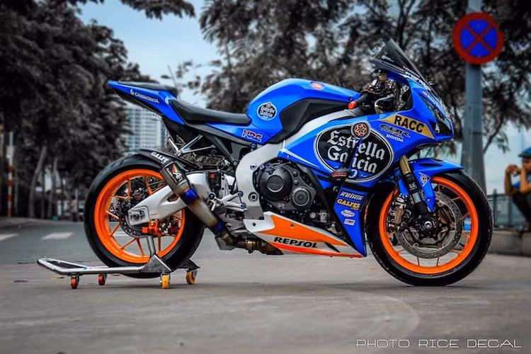 Với một số đồ chơi "nhẹ nhàng" và dàn áo nổi bật, bản độ CBR1000RR đã trở nên độc đáo và khác biệt.