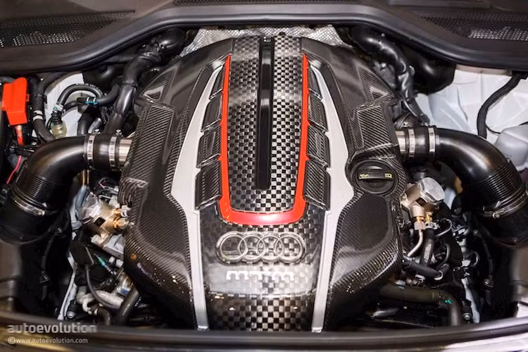 Trên phiên bản S8 Plus cao cấp nhất của Audi, khối động cơ V8 4.0l tăng áp kép của xe chỉ có công suất tối đa 600 mã lực và mô-men xoắn cực đại 700 Nm. Tuy nhiên sau khi được MTM độ, động cơ này đã đem tới công suất lên tới 802 mã lực. Bên cạnh động cơ, hộp số tự động 8 cấp và hệ dẫn động 4 bánh quattro cũng đã được độ lại.