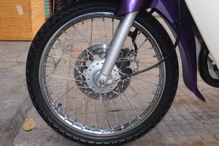 Trải qua hơn 15 năm, ngày nay những chiếc Suzuki RGV 120, Suzuki Satria 120 hay RG Sports 110 vẫn rất được giới chơi xe ưa chuộng. Do các dòng xe này đã bị Suzuki ngừng sản xuất từ lâu nên hiện tại, chúng đều có giá lên tới gần 100 triệu đồng với những xe chính chủ, sang tên được. Đặc biệt, những chiếc "Su xì po" còn nguyên bản và trong tình trạng như mới có thể có giá hàng trăm triệu.