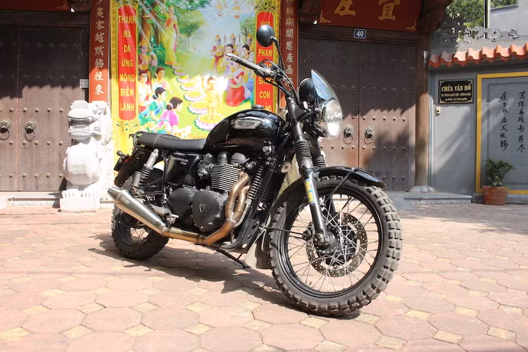 Trên Thế giới, môtô Triumph Bonneville hiện đang là một trong những dòng xe được ưa chuộng nhất, không chỉ vì thiết kế "không lỗi mốt" mà còn vì kiểu dáng của chiếc xe này như một "trang giấy trắng" để người dùng có thể thỏa sức độ theo nhiều phong cách phổ biến như cafe racer, tracker hay scrambler.