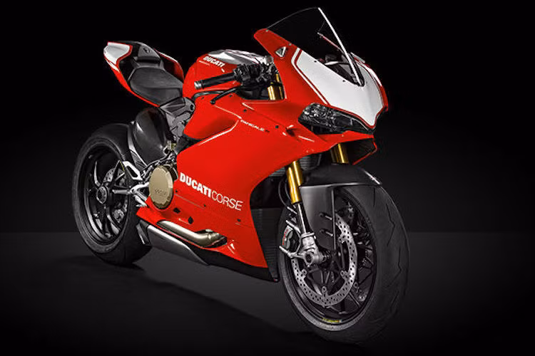 Mở đầu danh sách 10 xe môtô đắt nhất Thế giới hiện nay đó là Ducati Panigale R, với giá khởi điểm từ 34.695 USD. Có trọng lượng nhẹ hơn một chiếc Panigale thường cùng động cơ L-Twin được nâng công suất lên tới 205 mã lực, Panigale R còn đắt giá do từ trước tới nay, những chiếc Ducati R đều sẽ có giá trị tăng lên trong tương lai, biến nó thành một khoản đầu tư dài hạn cho chủ xe.