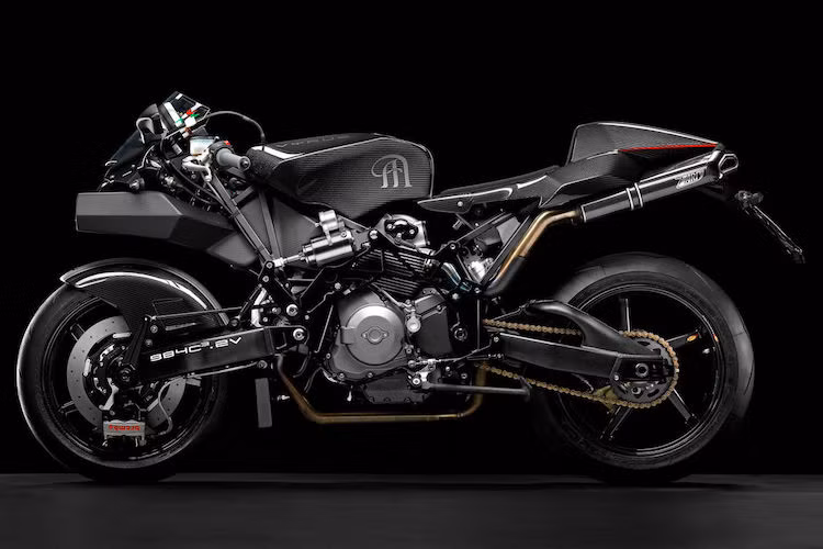 Tới từ hãng siêu môtô "hàng thửa" của Ý là Vyrus, chiếc Vyrus 984 C3 2V được trang bị động cơ 1079 cc Desmodromic L-twin của Ducati và có trọng lượng chỉ 158 kg do sử dụng nhiều chi tiết từ sợi carbon. Thiết kế của mẫu xe này cũng đầy chất công nghiệp và độc đáo với hệ thống lái gián tiếp ở phía trước. Để sở hữu một chiếc, khách hàng sẽ phải trả giá hơn 58.918 USD, đổi lại họ có thể tự tin rằng ngoài bản thân, chỉ có 2 người nữa trên Thế giới sở hữu Vyrus 984 C3 2V.