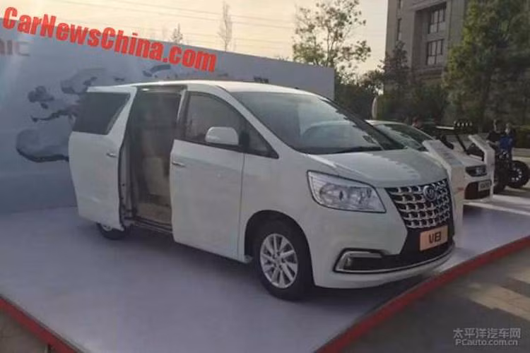 Trong khi đó, Toyota Alphard "xịn" được trang bị động cơ V6, dung tích 3,5 lít có công suất tối đa 275 mã lực.