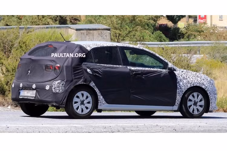 Dù được ra mắt vào tháng sau nhưng phải tới cuối năm 2016 này, Rio mới được bắt đầu sản xuất chính thức tại châu Âu. Như vậy, phải tới ít nhất là đầu năm sau, mẫu xe này mới bắt đầu được phân phối dần trên toàn cầu. Với 473.000 chiếc được bán ra trong năm 2015, Rio cũng hiện là dòng xe bán chạy nhất Thế giới của Kia.