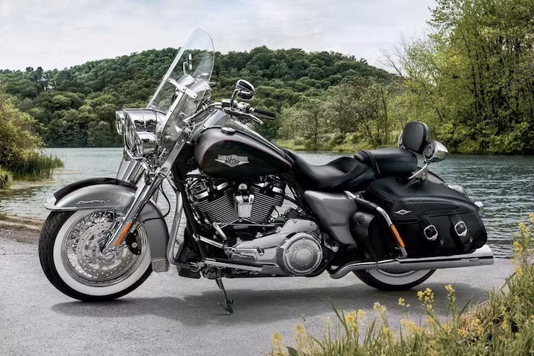 Vào 23/9 tới, những model Harley-Davidson 2017 sẽ được giới thiệu chính thức lần đầu tới công chúng tại một loạt các sự kiện đại lý ở Mỹ. Kể từ ngày này, khách hàng tại thị trường Mỹ có thể liên hệ tới các đại lý của hãng để đặt lịch lái thử.