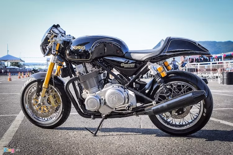 Commando 961 Cafe Racer mang kiểu dáng của những chiếc xe đua trong quá khứ, hướng đến những người hoài cổ, nhưng kết hợp cùng công nghệ đương đại. Điều này giúp giữ lại vẻ cổ điển, kèm theo khả năng vận hành tốt nhất.