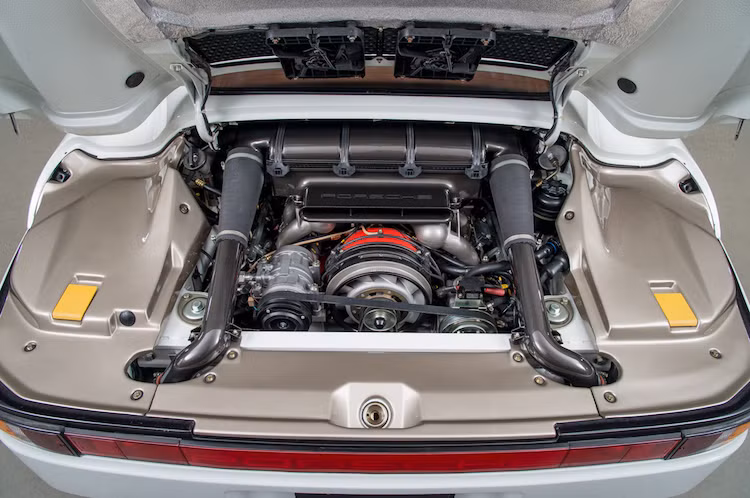 Dựa trên cơ sở chassis của Porsche 911, 959 được trang bị động cơ tăng áp kép 6 xi-lanh nằm ngang 2,85l 450 mã lực, kết hợp với hệ dẫn động 4 bánh cực hiện đại vào thời điểm đó. Tuy nhiên sau khi được Canepa độ lại với ECU độ, cặp tăng áp Borg-Warner mới cùng ống xả và côn "hàng thửa", chiếc xe đã có thể đạt công suất lên tới 763 mã lực và mô-men xoắn cực đại 860 Nm.