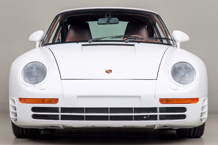 Hiện nay, Porsche 959 được coi là được coi là những siêu xe huyền thoại và là niềm mơ ước của nhiều người yêu xe. Giá bán lại của mỗi chiếc 959 hiện tại cũng lên tới con số triệu USD. Độ "hot" của mẫu siêu xe này một lần nữa vừa được tái khẳng định khi 30 năm sau khi ra mắt, hãng phục chế Porsche tại Mỹ mang tên Canepa đã tiếp tục độ lại chiếc xe, khiến nó trở nên mạnh mẽ và tốc độ như những siêu xe hiện đại.