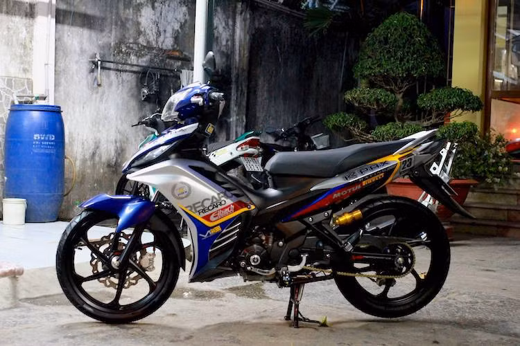 Song song với Exciter 150, Yamaha Exciter 135 thế hệ thứ 3 vẫn là một dòng xe được giới chơi xe ưa chuộng do lượng phụ tùng "khổng lồ" được nhiều hãng phát triển trong suốt những năm qua. Chính vì vậy, tới tận ngày nay vẫn có rất nhiều bản độ đẹp mắt dựa trên Exciter 135 ra đời.